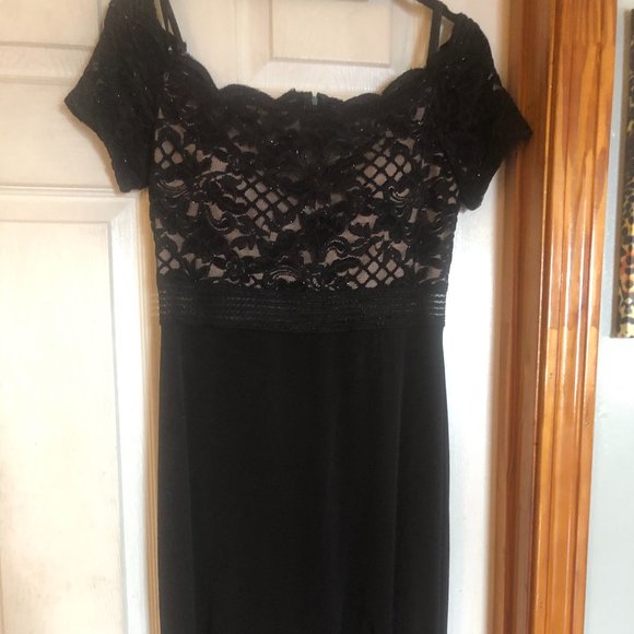 City Triangles Dresses & Skirts - City Triangles black and nude lined lace bodice formal gown Size 11